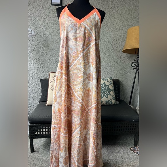 Forever 21 Women's Satin Ornate Print
Trapeze Dress in Cream Large - Picture 2 of 5